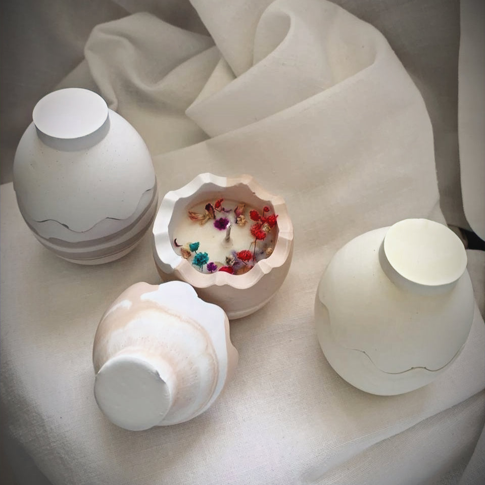 Uovo Decorativo con Candela – Contenitore in Resina Personalizzabile