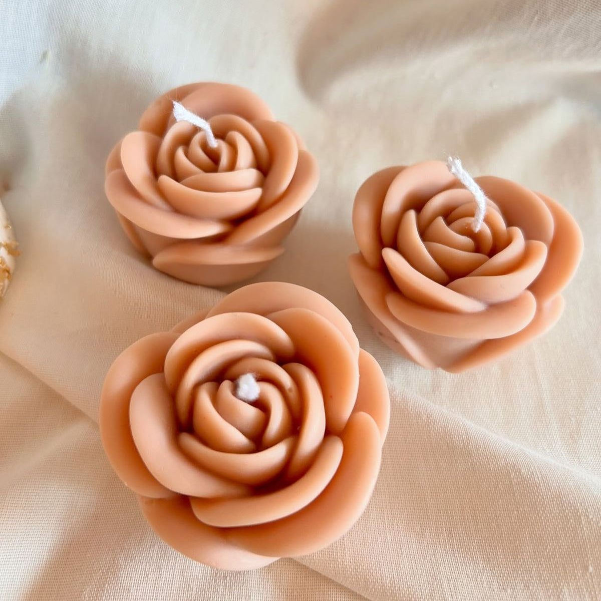 Candela Rosa Preziosa in cera di soia
