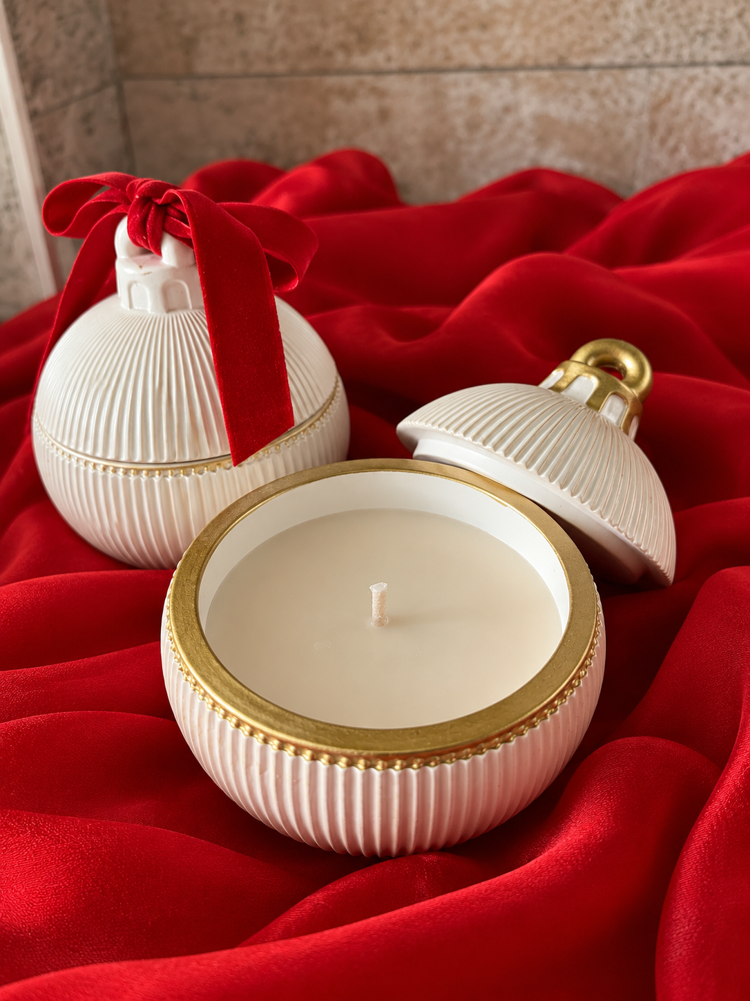Pallina di Natale con Perline Dorate